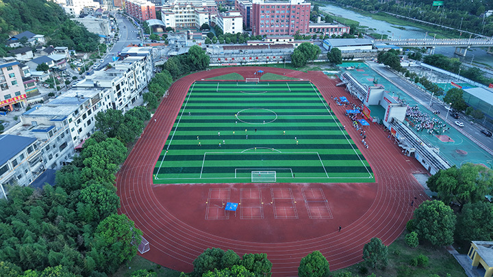 今天的决赛, 为推动当地, 足球决赛现