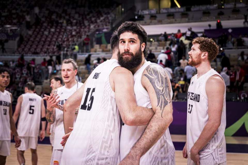 曼索尔, 恩加泰上篮 曼索尔, 恩加泰上篮