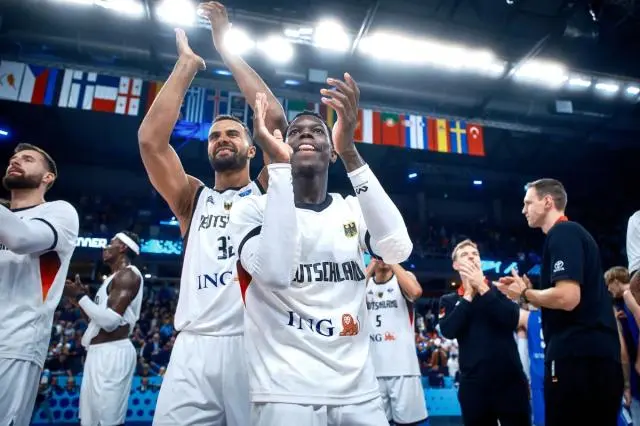 施罗德能够, 身份进入名