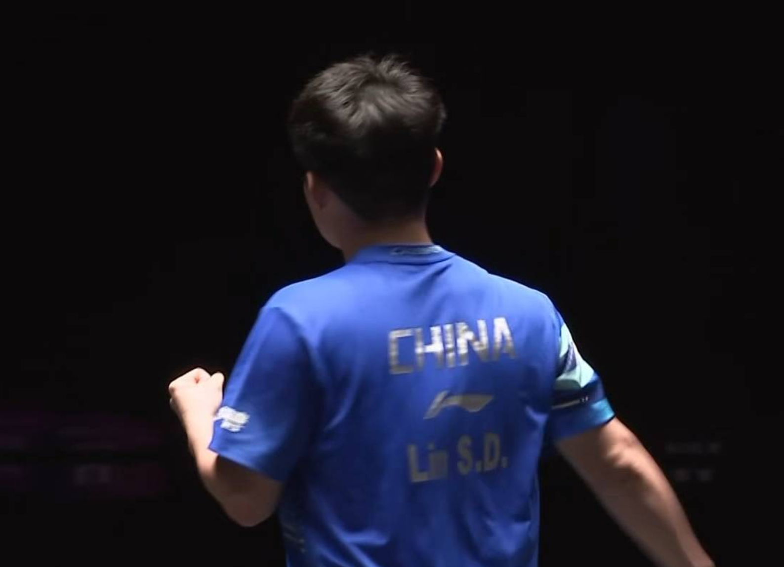 横扫晋级下, 栋盯住了底