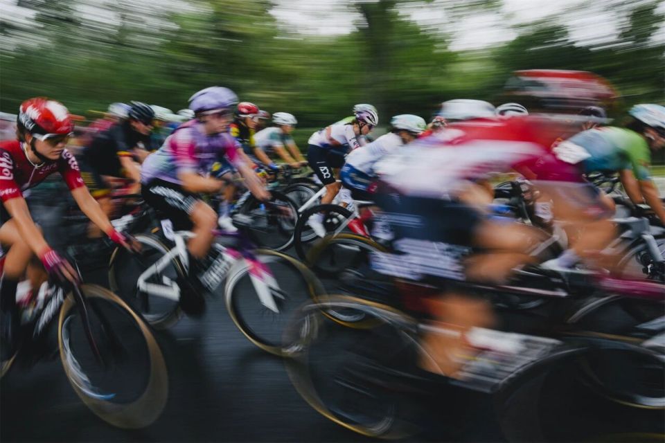 他笑着说, 有限公司